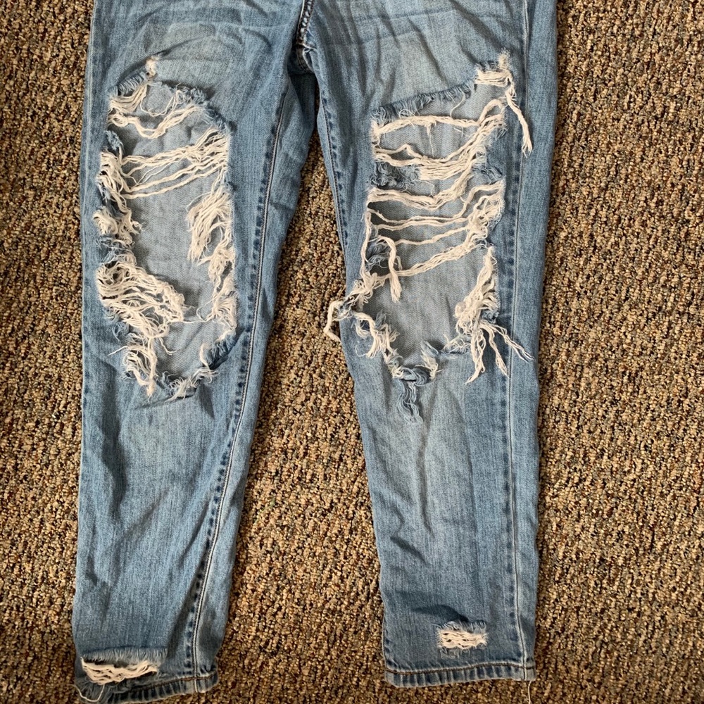 Cute ripped “mom” jeans